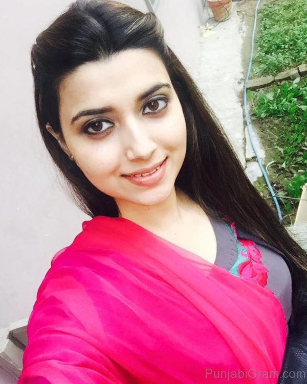 Picture Of Cute Nimrat Khaira