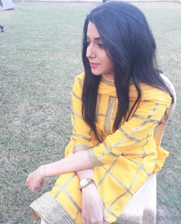 Picture Of Graceful Nimrat Khaira