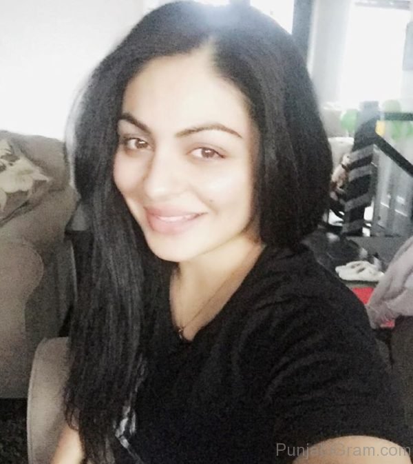 Picture Of Neeru Bajwa Looking Magnificent