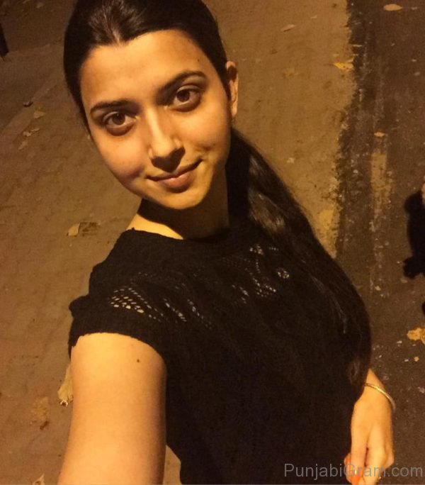 Picture Of Nimrat Khaira Looking Superb