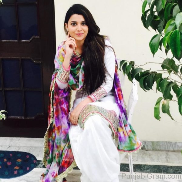 Picture Of Sweet And Cute Nimrat Khaira