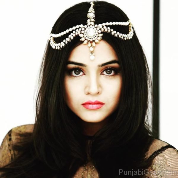 Picture Of Wamiqa Gabbi Looking Wonderful 222