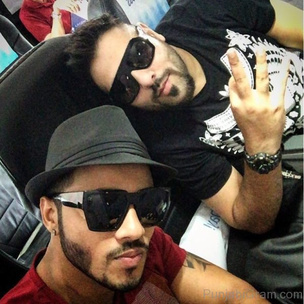 Pic Of Raftaar Looking Handsome-056