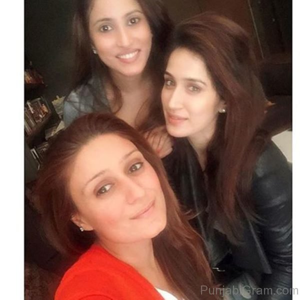 Image Of Sagarika Ghatge Looking Stunning