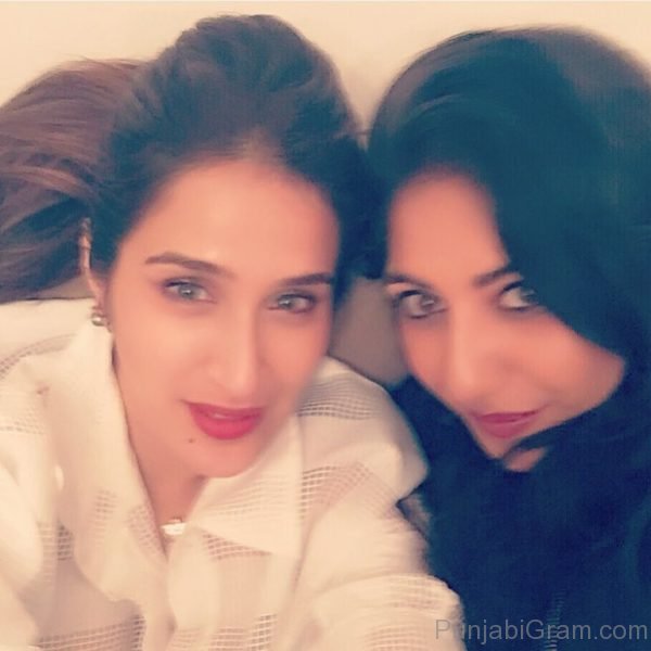 Pic Of Gorgeous Sagarika Ghatge