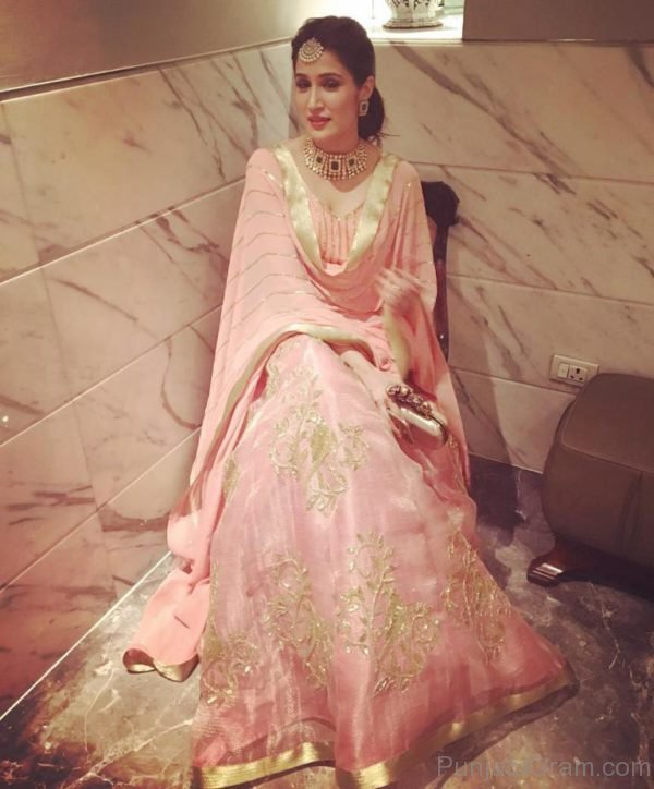 Pic Of Sagarika Ghatge Looking Classy