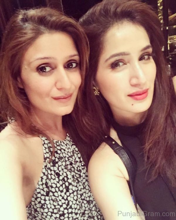 Picture Of Sagarika Ghatge Looking Graceful