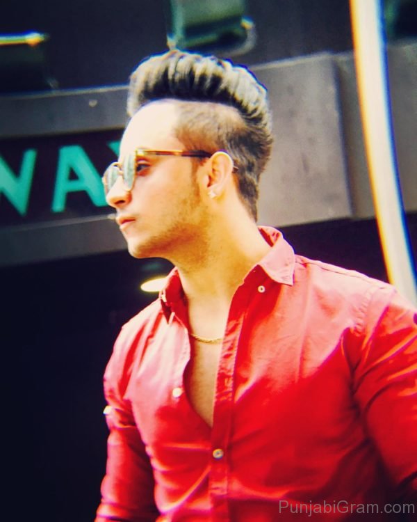 Pic Of Fashionable Millind