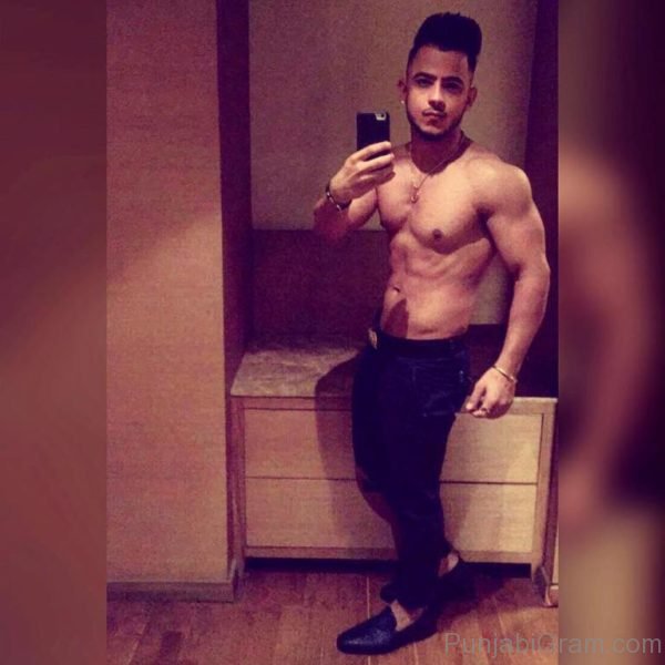 Pic Of Handsome Millind Gaba 1