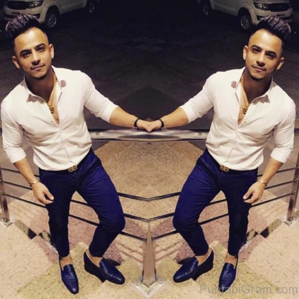 Picture Of Fashionable Millind Gaba 1