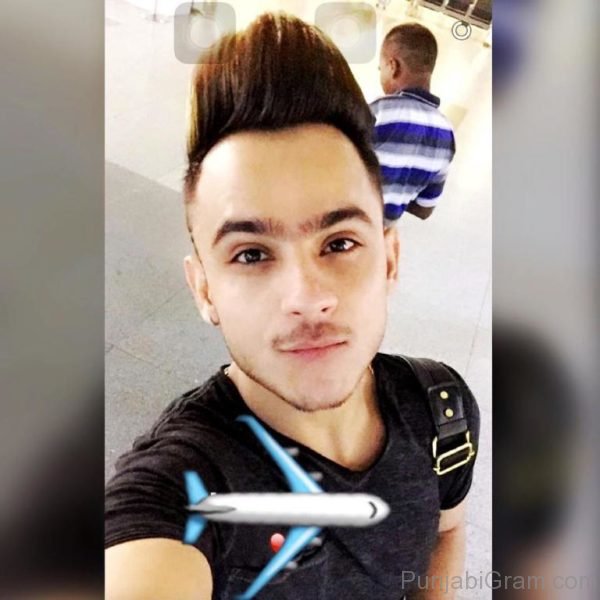 Picture Of Millind Gaba Looking Fashionable 1