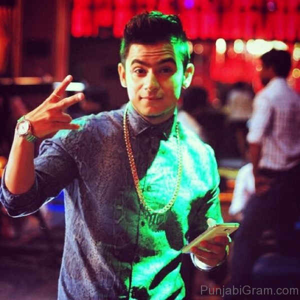 Picture Of Millind Gaba Looking Fashionable