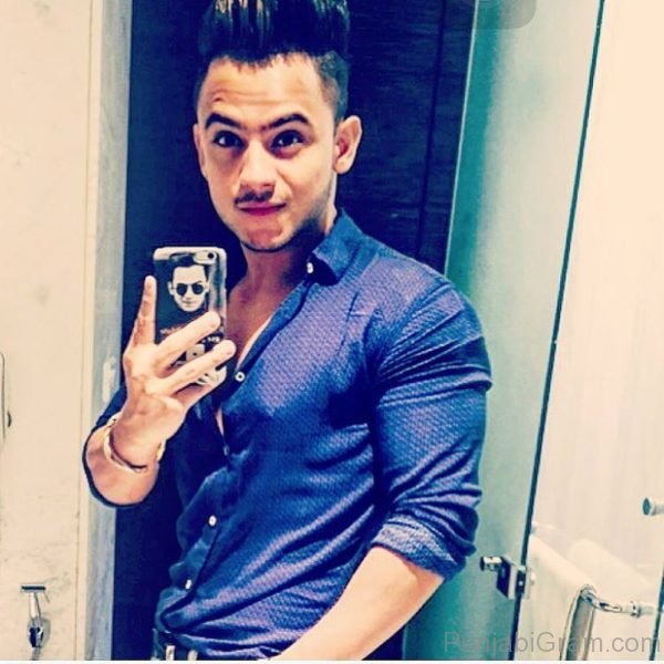 Picture Of Millind Gaba Looking Nice 1